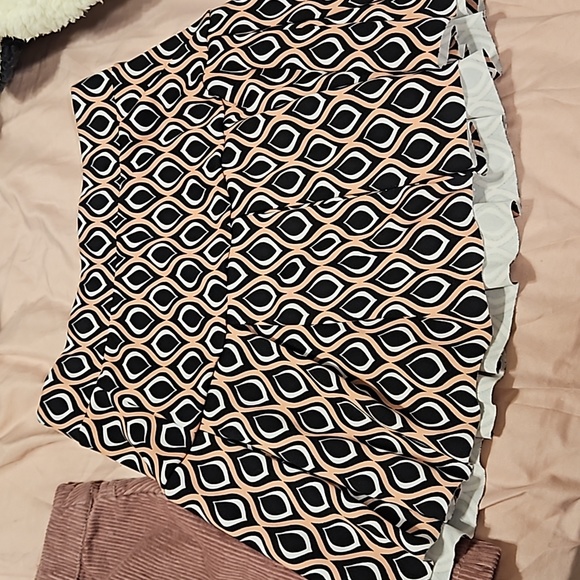 We have a Steve madden rose pink and also Jolice and joy girls skirt - Picture 1 of 2